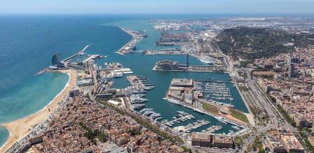Las instalaciones del puerto y el frente marítimo, desde el aire