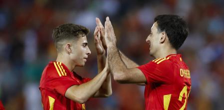 BADAJOZ, 05/06/2024.- El delantero de la selección española de fútbol Mikel Oyarzabal (d) celebra su segundo gol, tercero del equipo español, durante el partido amistoso que los combinados de España y Andorra disputan este miércoles en el estadio Nuevo Vivero, en Badajoz. EFE/Julio Muñoz