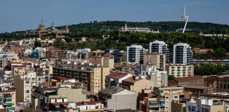Un punto de venta de droga desmantelado y dos detenidos en el distrito de Sants-Montjuïc de Barcelona