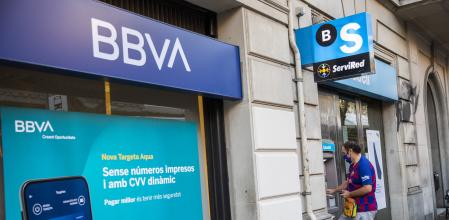 FOTO: MANÉ ESPINOSA. OFICINAS DEL BANC SABADELL Y BBVA EN PASSEIG DE SANT JOAN