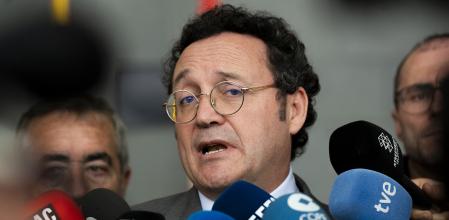 El fiscal general del Estado, Álvaro García Ortiz, junto al fiscal superior de Cataluña, Francisco Bañeres y la fiscal jefe de la fiscalía provincial de Barcelona, Neus Pujal Sánchez, momentos antes de presidir la Junta de Fiscales celebrada este miércoles en la Ciutat de la Justicia de Barcelona, desde donde ha abogado por 