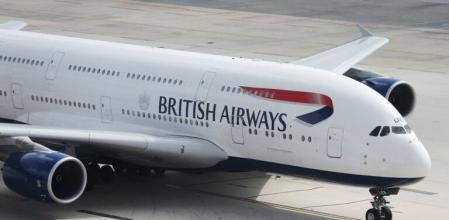 Una turista bebida muerde a un guardia civil que intentaba echarla de un avión en Lanzarote&nbsp;