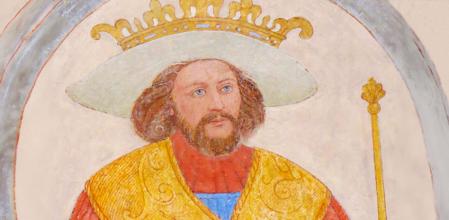 Este soberano danés del siglo X, instalado, contra la costumbre vikinga, en un trono heredado, se vio abocado a defenderlo de enemigos internos y externos, al tiempo que daba rienda a sus delirios constructivos.