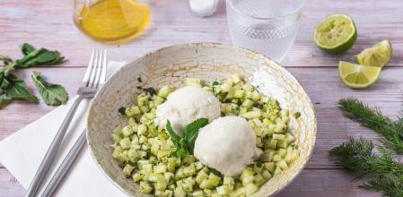 Tzatziki con helado de yogur