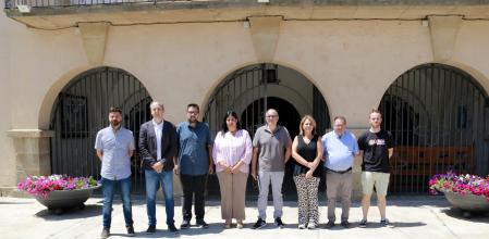 La alcaldesa de Aitona, los alcaldes de Soses la Granja d'Escarp, Torres de Segre, Seròs y Massalcoreig, la concejal de Soses Nùria Gil y teniente de alcalde de Lleida, Carles Enjuanes, en Serós.