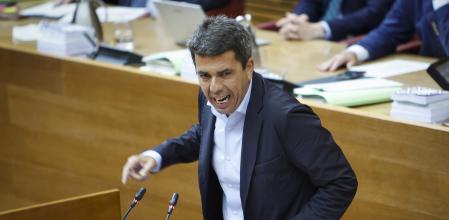 El presidente de la Generalitat, Carlos Mazón, durante la sesión de control de este jueves.