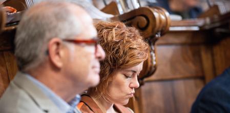 Foto Marti Gelabert 28/06/2024 Pleno del ayuntamiento de Barcelona. El regidor del PSC de economia y hacienda, Jordi Valls, y la regidora de ERC, Elisenda Alamany