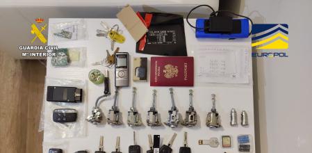 Llaves de coches intervenidas a los miembros de la banda internacional en una fotografía facilitada por la Guardia Civil&nbsp;