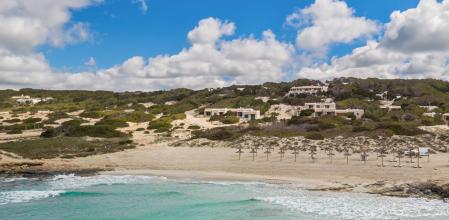 La playa de Migjorn es un oasis de tranquilidad en la isla&nbsp;