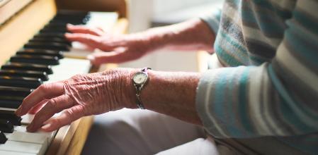 A Montse C. el piano le está regalando grandes momentos, desde los 75 años 