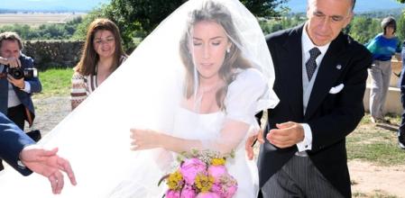 Verónica Urquijo llegó acompañada de su padre