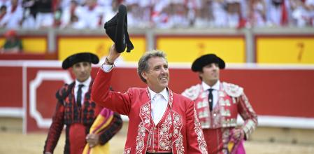 Pablo Hermoso de Mendoza recibe el calor del coso pamplonica