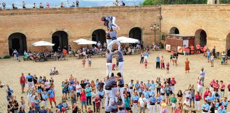 Diada Castellera en el patio de armas del Castell de Montjuïc.