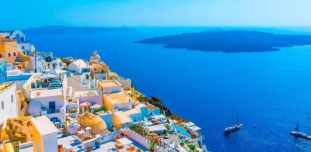 Vistas del pueblo Fira en Santorini