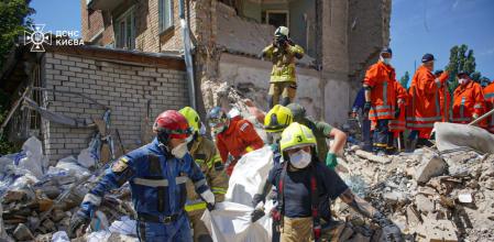 Rescuers carry the body of a person found under debris at the site where an apartment building was hit by a Russian missile strike, amid Russia's attack on Ukraine, in Kyiv, Ukraine July 9, 2024. Press service of the State Emergency Service of Ukraine/Handout via REUTERS ATTENTION EDITORS - THIS IMAGE HAS BEEN SUPPLIED BY A THIRD PARTY. BEST QUALITY AVAILABLE