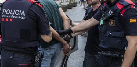 27 - 07 - 2023 / Barcelona / Detencion mossos / foto: Llibert Teixidó