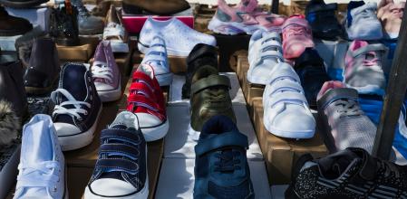 Los zapatos infantiles de verano deben ser transpirables.