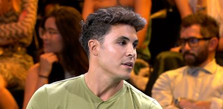 Kiko Jiménez reacciona a las imágenes captadas por las cámaras de 'Supervivientes All Stars'.