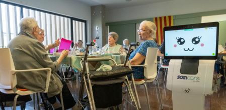 TEMI, LA ROBOT QUE AYUDA A LOS ANCIANOS A BEBER AGUA. UN PROYECTO DE HIDRO PONENT.