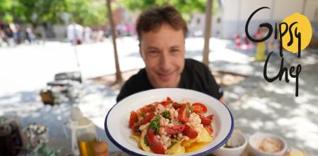 Ensalada acevichada con crujiente de salmón y alubias de Gipsy Chef