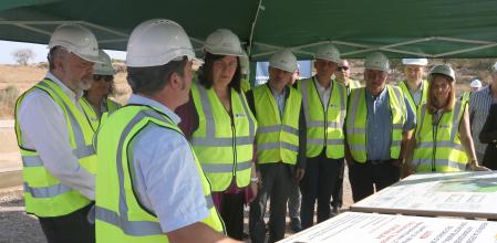 La secretaria de Estado de Agricultura del MAPA, Begoña García junto a otras autoridades en la presentación del inicio de las obras de mejora en el Canal d'Urgell.