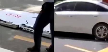 La manera que tienen en una ciudad de China de solucionar el problema de los coches mal aparcados