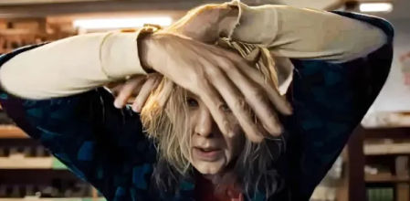 El actor aparece en la película muy envejecido para encarnar a un psicópata asesino de niñas