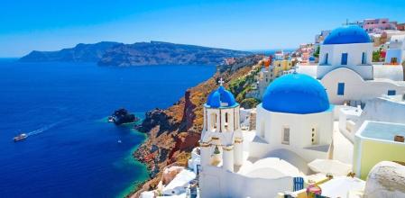 Vistas desde la ciudad de Oia, en Santorini.