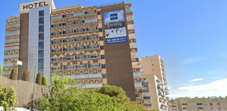 Imagen del hotel que ha sufrido el siniestro, que no ha causado daños personales