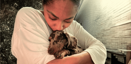 La cantante Nia comparte su vida con Gofio