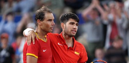 Rafa Nadal y Carlos Alcaraz en uno de los partidos de los Juegos Olímpicos de París 2024