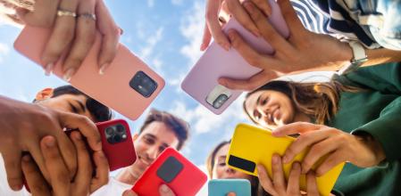 Bloquear Internet móvil en los teléfonos inteligentes mejora la atención sostenida, la salud mental y el bienestar subjetivo.