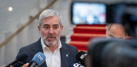 El presidente del Gobierno de Canarias, Fernando Clavijo, tras el encuentro con los grupos parlamentarios para renovar el consenso (todos menos Vox) y pedir  un acuerdo PSOE-PP para la ley de menores migrantes