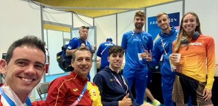 Diego compartiendo momentos con algunos reservas internacionales&nbsp;