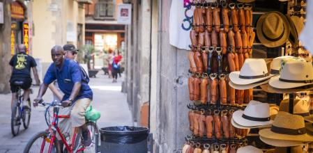 02 - 08 - 2024 / Barcelona / Tiendas de souvenirs con motivos sexuales / Foto: Llibert Teixidó