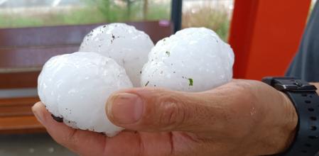 Las piedras que han caído a La Bisbal d'Empordà tenían una medida de hasta 11 centímetros de diámetro.