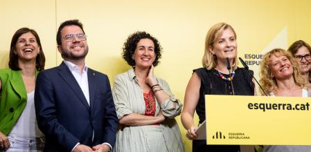 FOTO ALEX GARCIA 2024/07/29. La portavoz de Esquerra Raquel Sans junto a la secretaria general de Esquerra, Marta Rovira, el presidente de la Generalitat, Pere Aragonés y la diputada Marta Vilalta en la rueda de prensa tras la reunión que ha mantenido el partido este lunes en Barcelona con el fin de llegar a un acuerdo con los socialistas para la investidura.