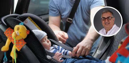Un padre coloca a su bebé en el Sistema de Retención Infantil y, en la imagen pequeña, una fotografía del pediatra, Carlos Luaces 