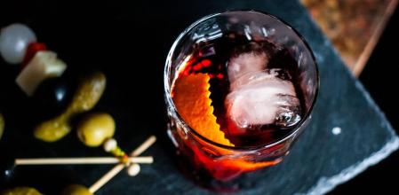 Vermut acompañado con gildas de Patio de Butacas