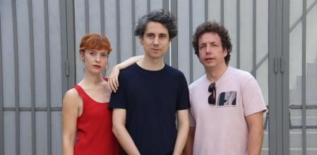 El director de 'Volveréis', Jonás Trueba, i els seus dos protagonistes, Itsaso Arana i Vito Sanz