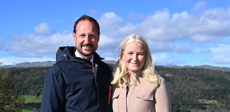 STOREN, NORWAY - SEPTEMBER 11: Crown Prince Haakon and Crown Princess Mette- Marit visit Nordstu- Solberg farm on September 11, 2024 in Storen, Norway. (Photo by Rune Hellestad/Getty Images)