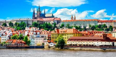 Río Moldava y Ciudad Vieja, Praga, República Checa