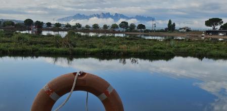 El abrigo de niebla de Montserrat visto desde el Parc de l'Agulla.