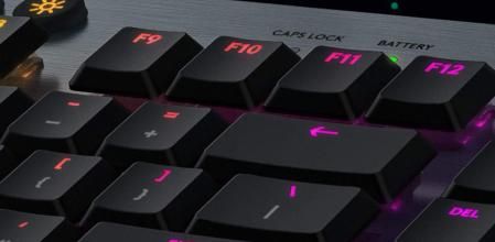 Diseño ultradelgado con iluminación RGB personalizable