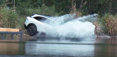 El Zeekr 7x incorpora un sistema que permite romper la ventanilla del conductor de forma automática en caso de emergencia&nbsp;