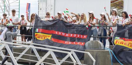 El dock out en la base del Luna Rossa