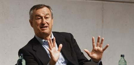 GRAFCAT9528. BARCELONA, 17/10/2024.- El consejero delegado del Banco Sabadell, César González-Bueno, durante su intervención en la escuela de negocios Esade donde ha analizado cómo se está desarrollando el proceso de opa hostil lanzada por el BBVA. EFE/Quique García