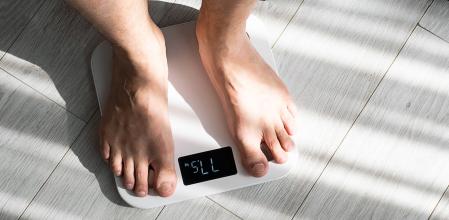 Los cuatro factores que nos hacen engordar con la edad, según Harvard