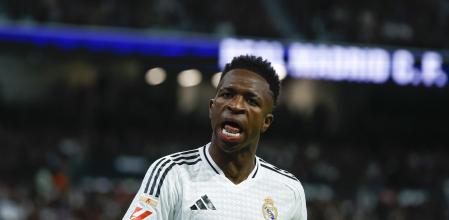 La transmisión del Balón de Oro de L'Equipe sorprendió al proyectar memes de Vinicius Jr., provocando fuertes críticas en la audiencia 