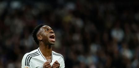 Vinicius se lamenta durante El Clásico )